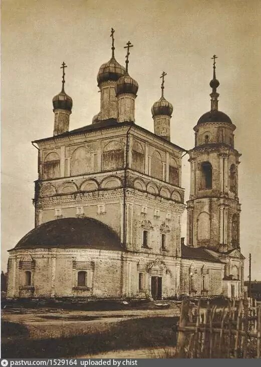 Так выглядел храм в первой пол. ХХ столетия. Фотография с сайта: pastvu.com