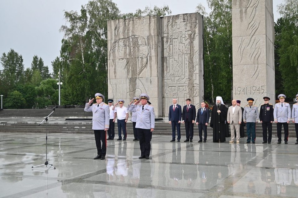    В Новосибирске 12 июня прошла торжественная церемония вручения погон офицерам. Фото: правительство Новосибирской области