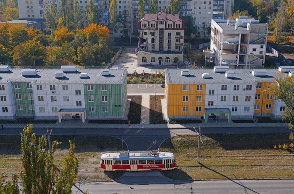   Город постепенно возрождается благодаря общим усилиям и масштабной поддержке со всей России. Фото (архив): Администрация Мариуполя
