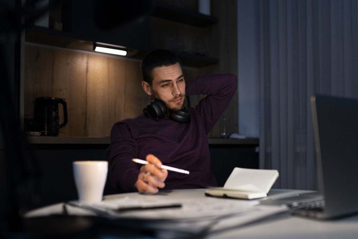    Работа в ночные смены нарушает процесс выработки мелатонина.
