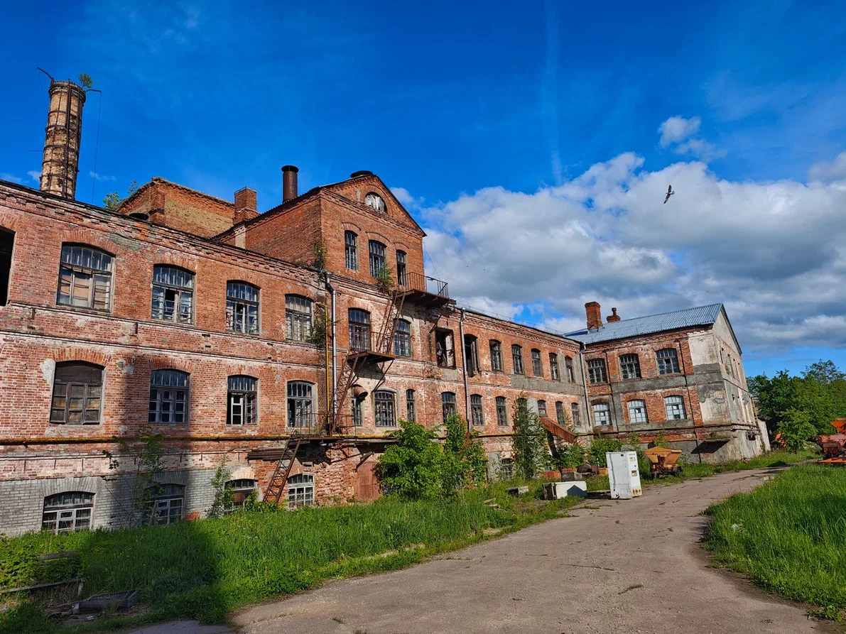 Здание фабрики. Фото автора.