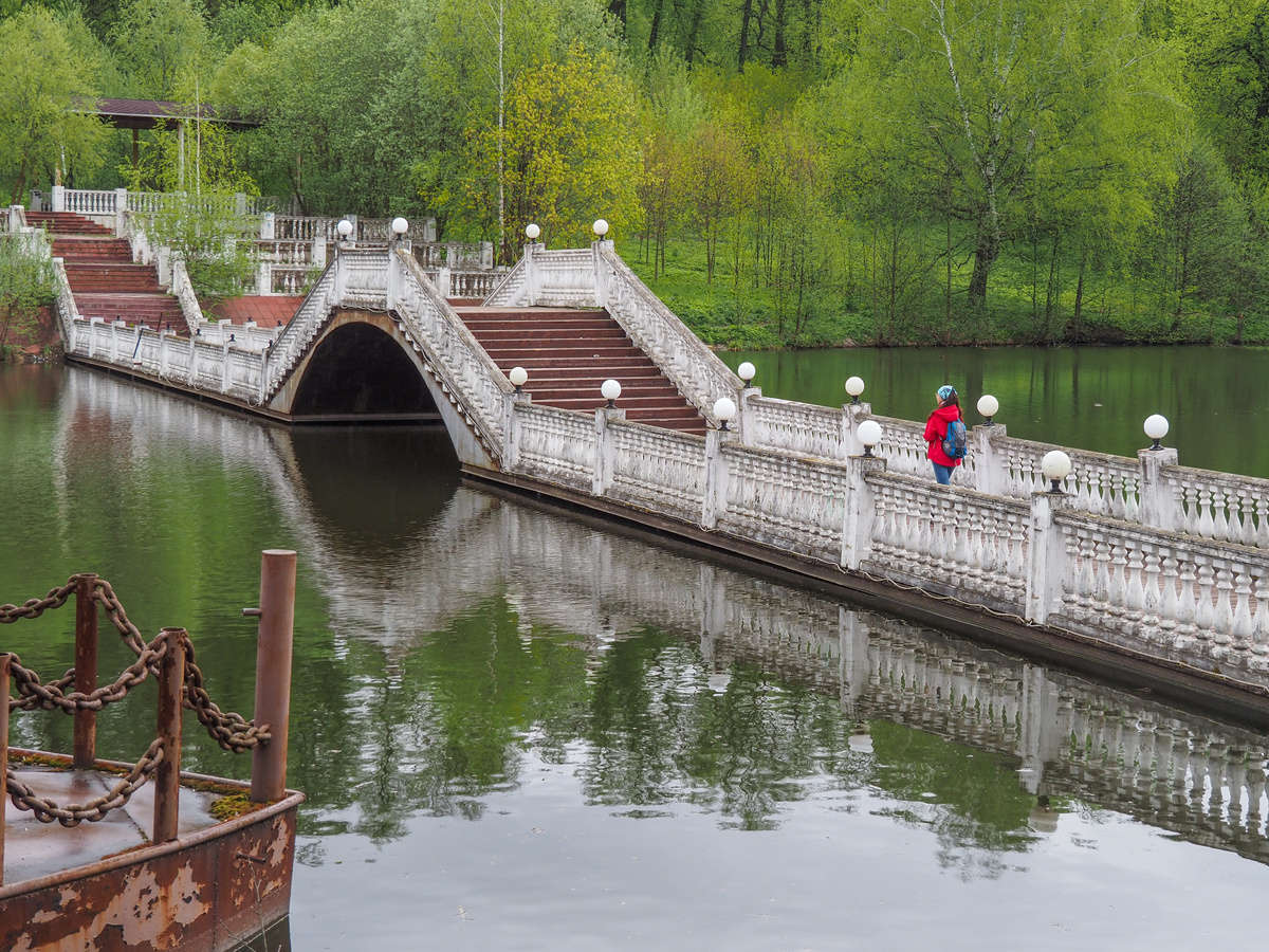Территория ресторана "Русь" на Желтом пруду. Фото Павел Каманин
