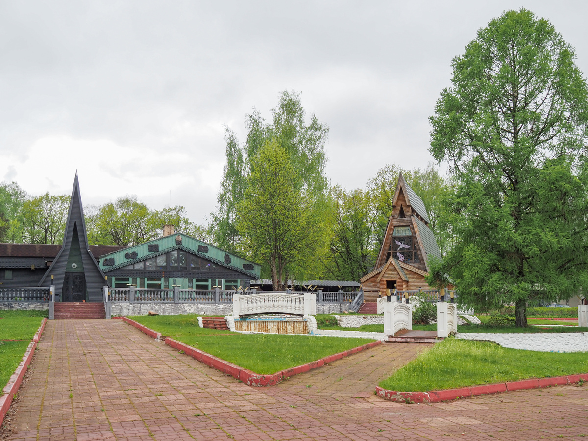 Здания ресторана "Русь". Фото Павел Каманин