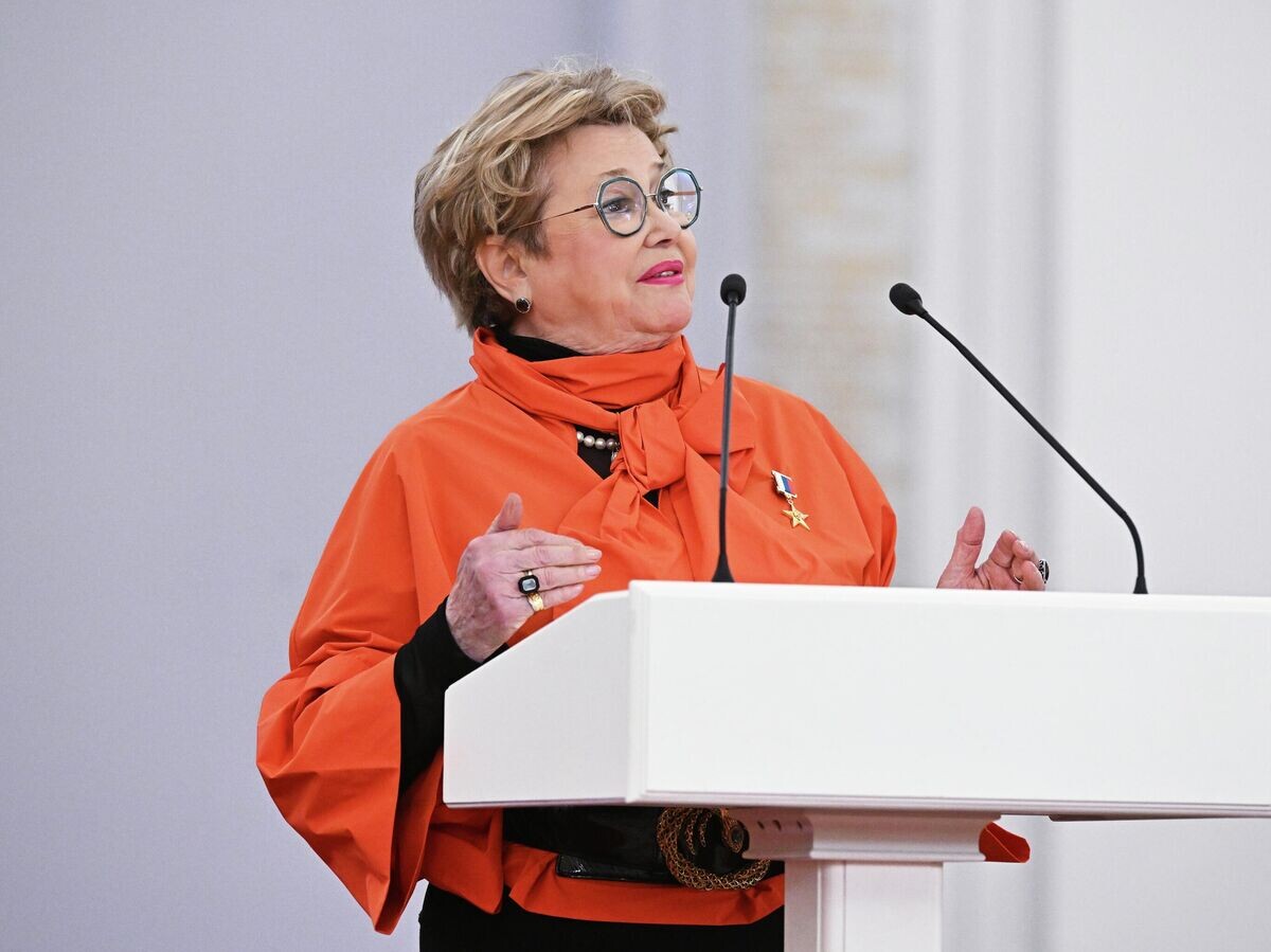    Артистка московского театра "Современник" Марина Неелова, удостоенная звания Героя Труда, выступает на церемонии награждения | © РИА Новости / Сергей Бобылев