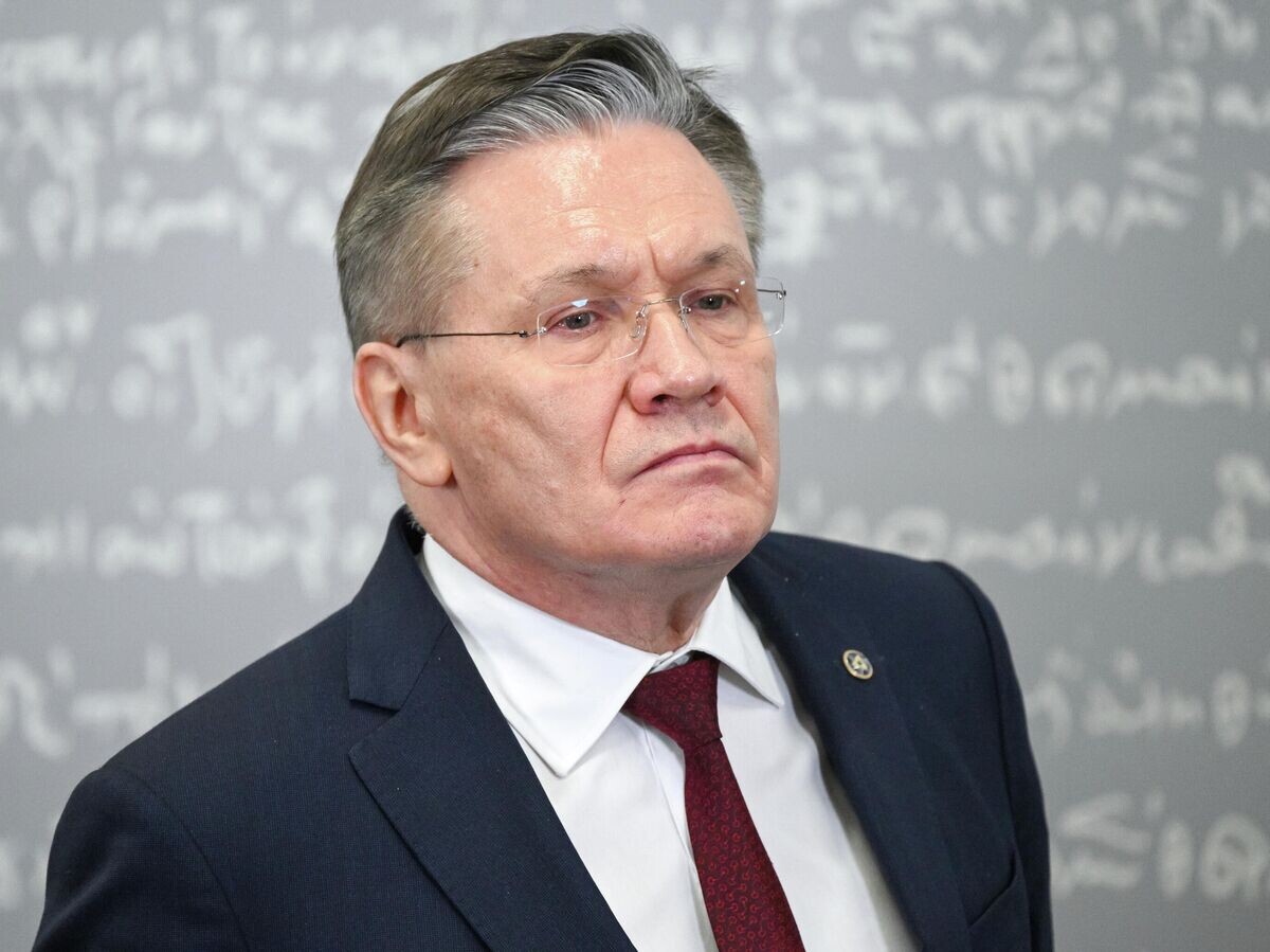    Генеральный директор государственной корпорации по атомной энергии "Росатом" Алексей Лихачев во время пресс-подхода после переговоров с генеральным директором МАГАТЭ Рафаэлем Гросси в Москве© РИА Новости . Кирилл Зыков