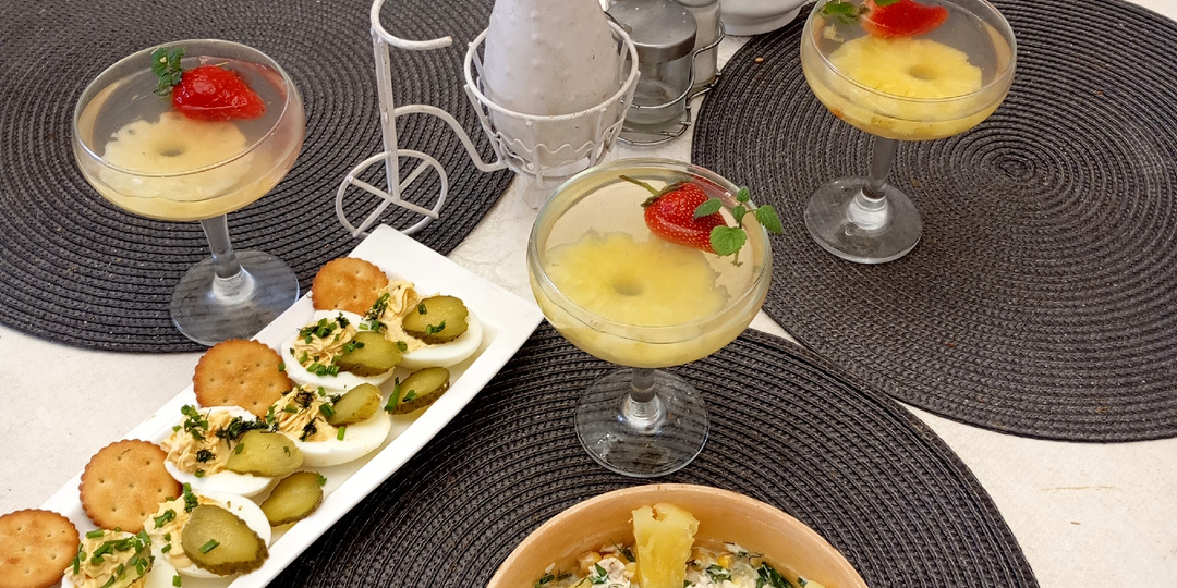 Лёгкий салат с ананасом и десерт готовы, и ещё быстрая и любимая закуска яичная