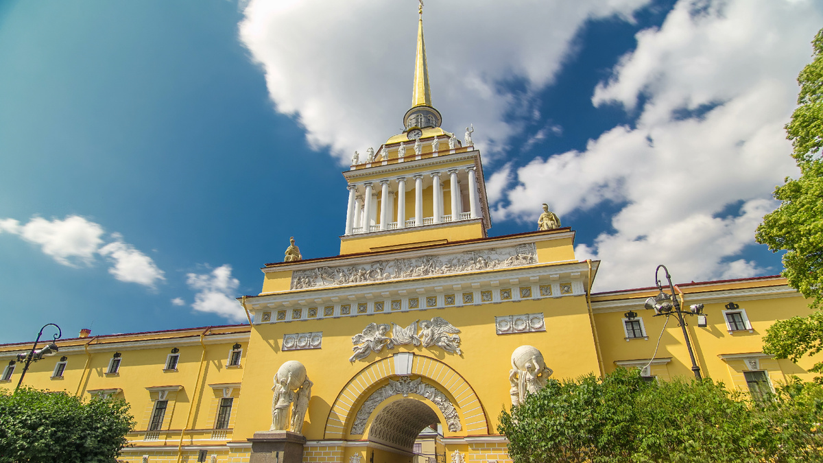 Адмиралтейство в Санкт-Петербурге. Источник: Shutterstock, Kirill Neiezhmakov