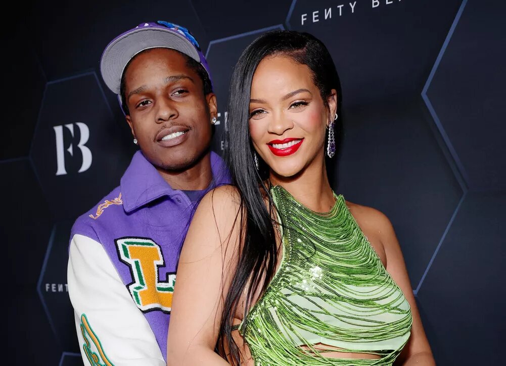    A$AP Rocky публично попросил автограф у своей девушки Рианны