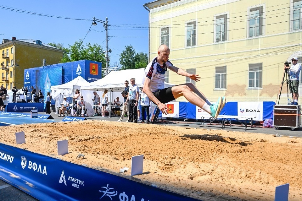    Виталий Королев дал старт соревнованиям. Фото: Правительство Тверской области