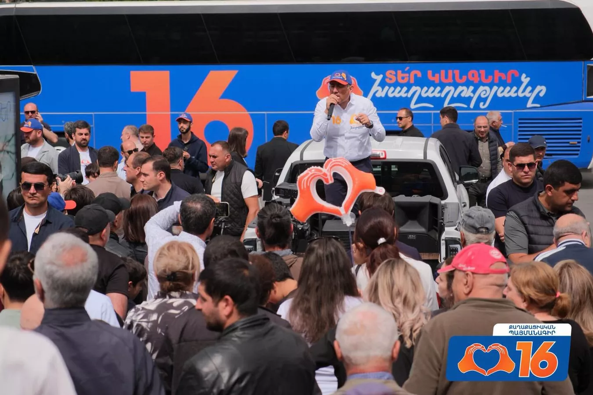 © Photo : press office of the Civil Contract Party