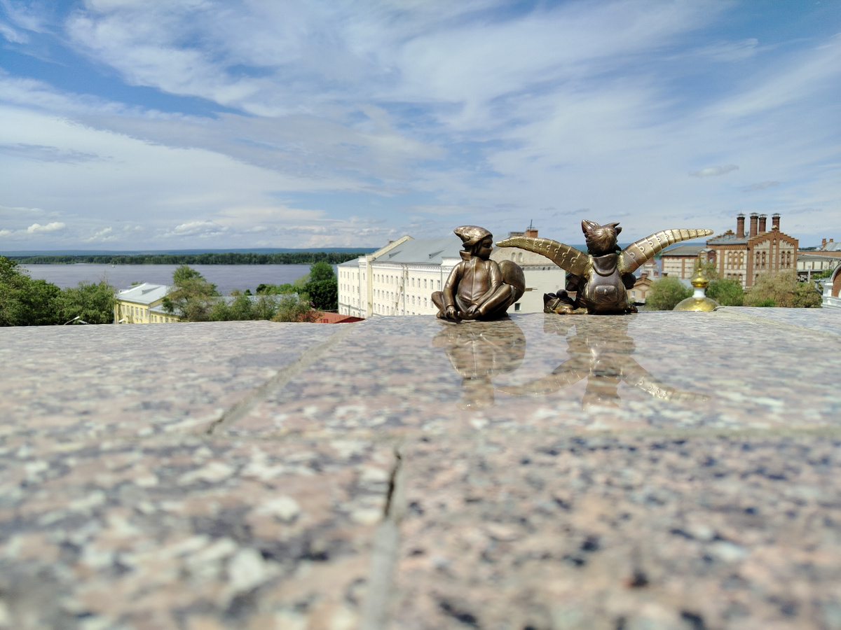 Город S на реке V.