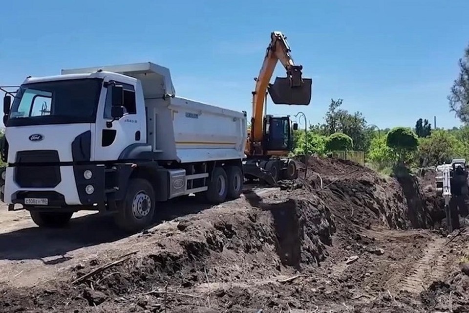    В Мариуполе завершается замена 65 метрового аварийного коллектора. Фото: Минстрой ДНР