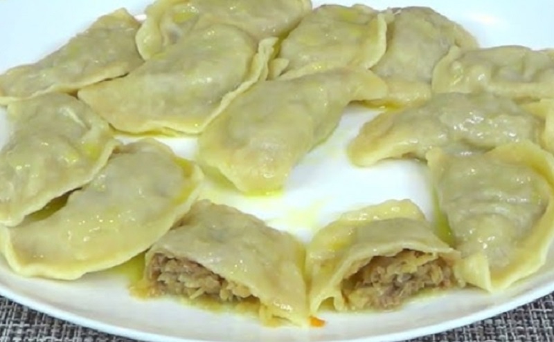 Летние пельмени с мясом и капустой: секрет сочной начинки и теста