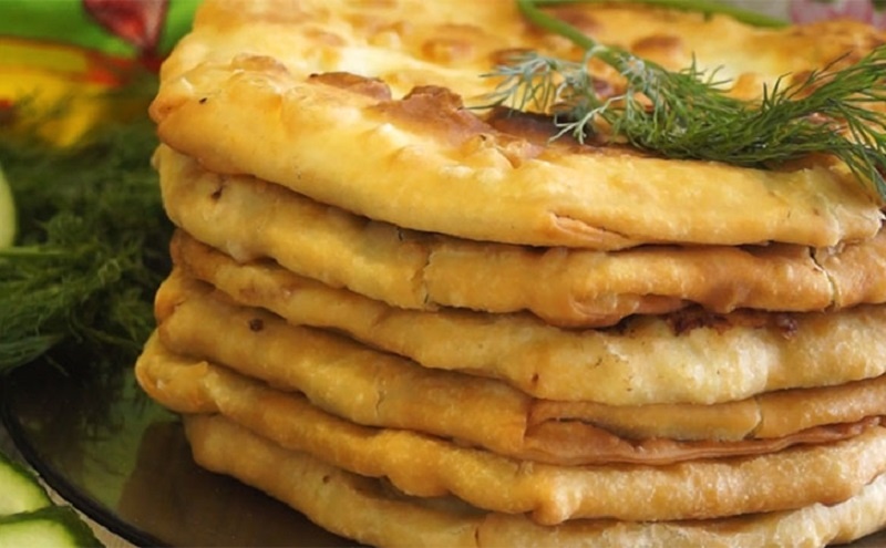 Сочные молдавские плацинды с творогом и зеленью: секрет тонкого теста