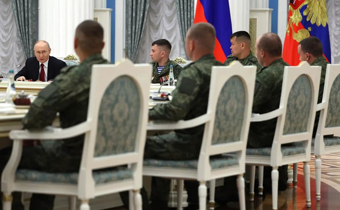    Источник: Владимир Путин (слева) Фото: Администрация Президента России. rbc.ru Никита Анисимов