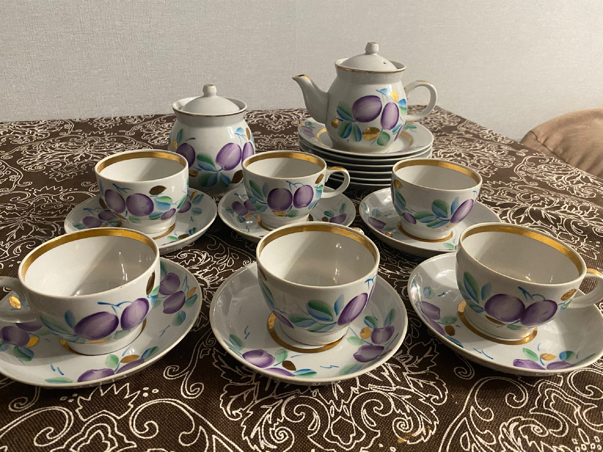Уехал вот такой красивый чайный сервиз. 