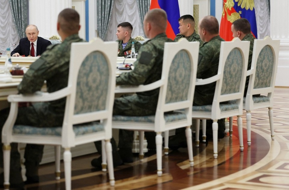    Владимир Путин 12 июня 2026 года, в День России, встретился с бойцами-штурмовиками REUTERS