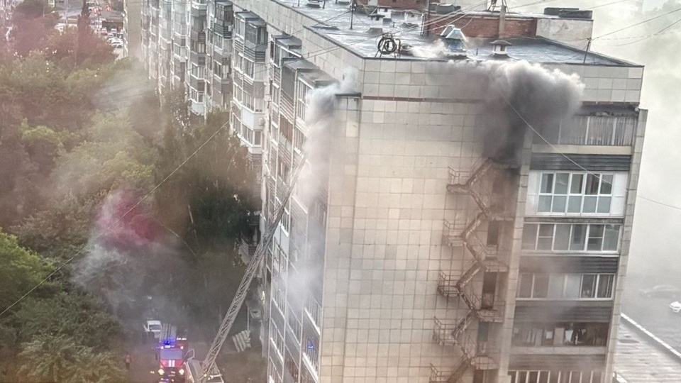 На Шаумяна загорелась квартира в девятиэтажке