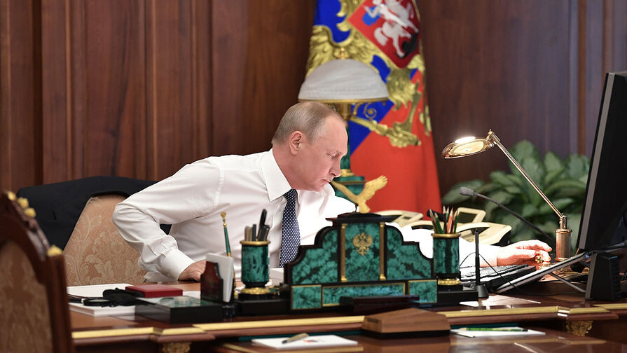 Владимир Путин в своем рабочем кабинете, 2018 год / Алексей Никольский/РИА Новости   📷