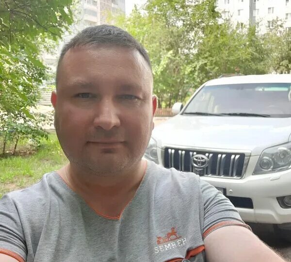 Вернулась домой раньше и случайно услышала слова мужа: «Не люблю я её. Мне просто жить негде. Вот и терплю»