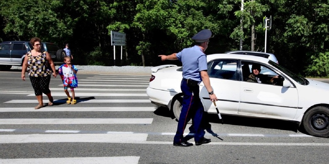 Верховный Суд разъяснил: нужно ли ждать водителю, пока пешеход закончит переходить дорогу полностью.