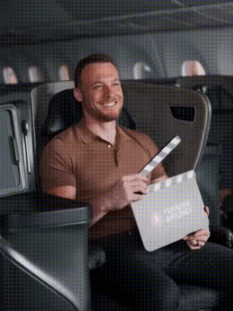 Керем Бюрсин на презентации новой студии TK studio от Turkish Airlines 🇹🇷