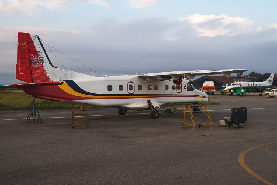    Самолет Dornier 228 в аэропорту Катманду