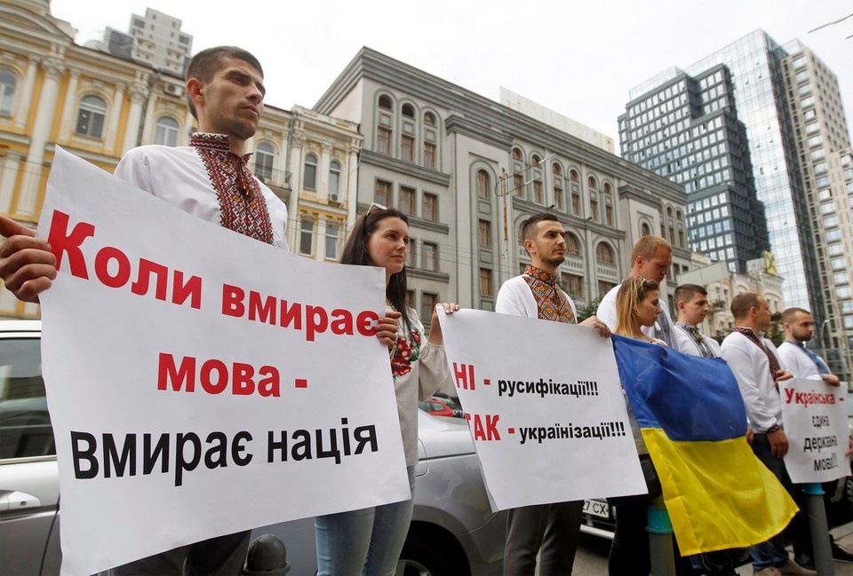    Русский язык годами пытались вытолкнуть из официальной реальности, но так и не смогли вытолкнуть из самой Украины. Фото: Evgen Kotenko/Keystone Press Agency/Global Look Press
