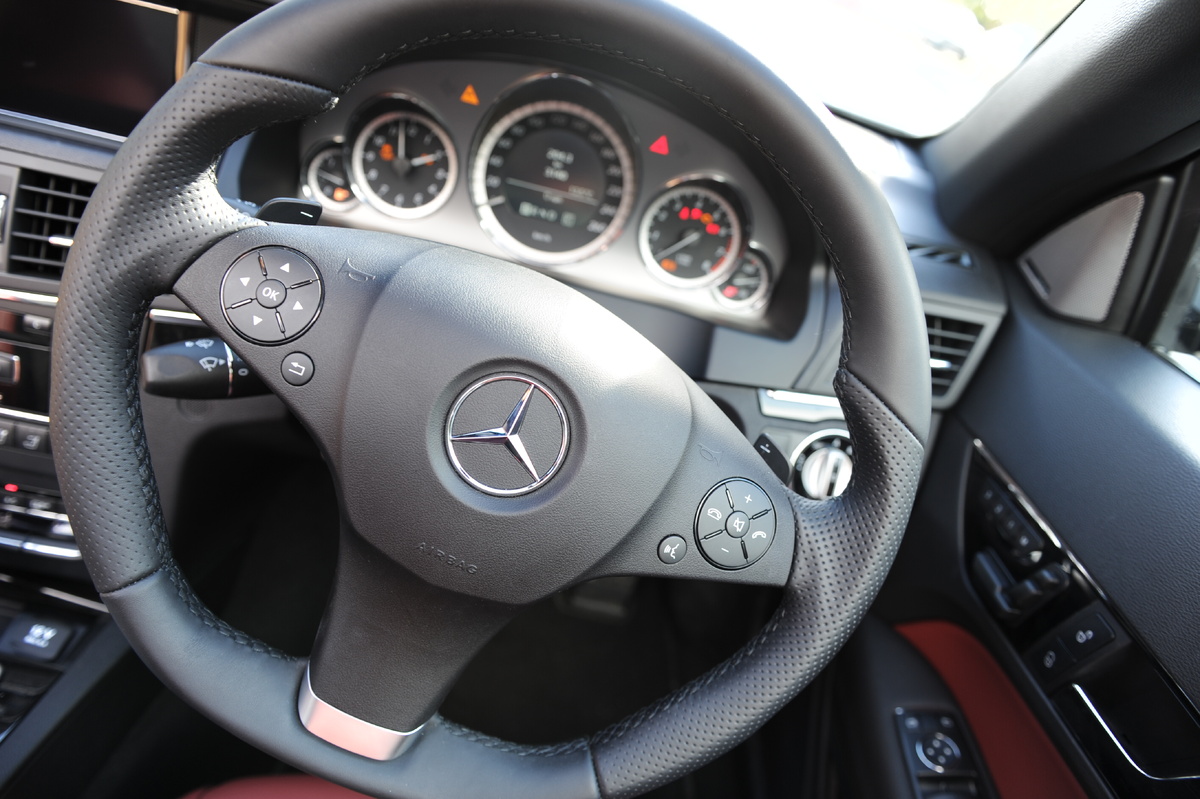  Вид с места водителя, руль Mercedes E класса