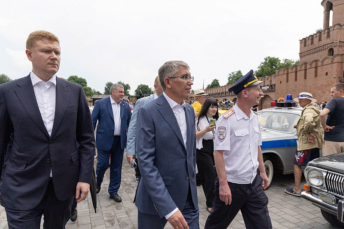 Миляев посетил поздравил участников общественно-политических мероприятий с Днем России