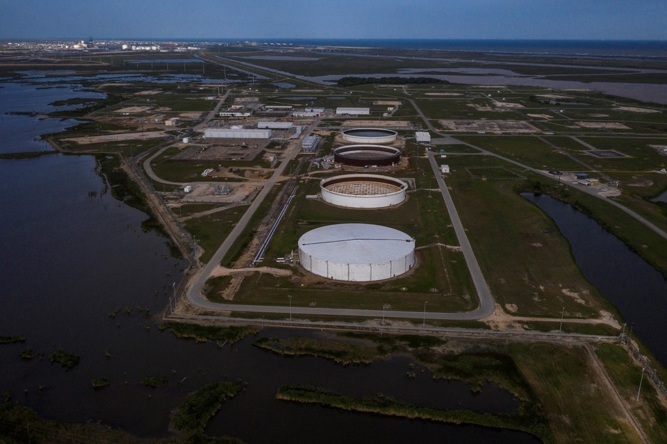    Минэнерго США предложило выделить 40 млн баррелей из нефтяного резерва REUTERS