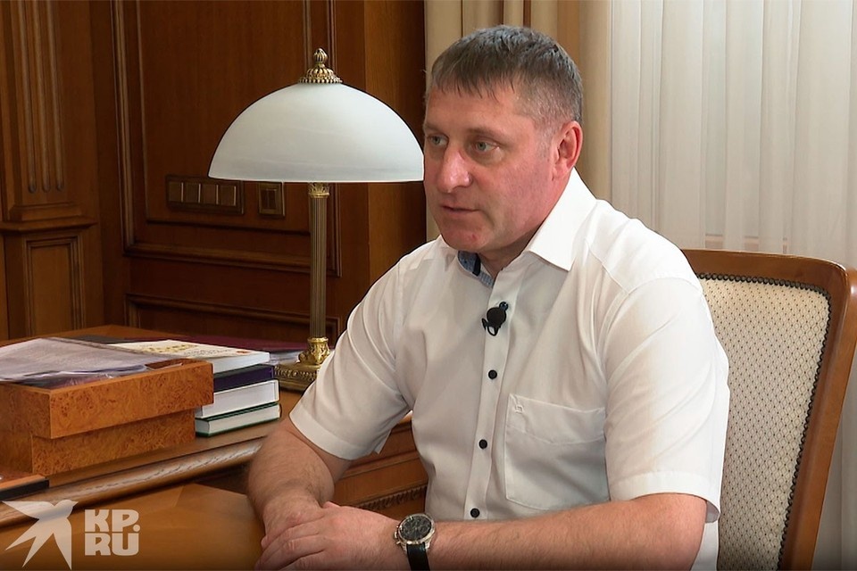    Александр Шуваев командовал легендарной 1-й славянской бригадой. Он выпускник президентской программы для участников СВО «Время героев». Александр КОЦ