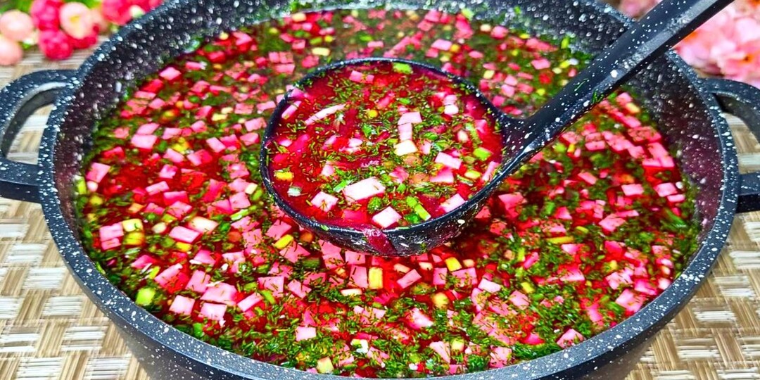 Готовлю все лето! Вкуснейший холодник или летний холодный борщ! В жару самое - то! Яркий, сытный и полезный!
