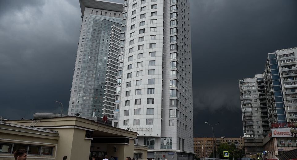    Тропические ливни накрыли Москву / Медиасток.рф