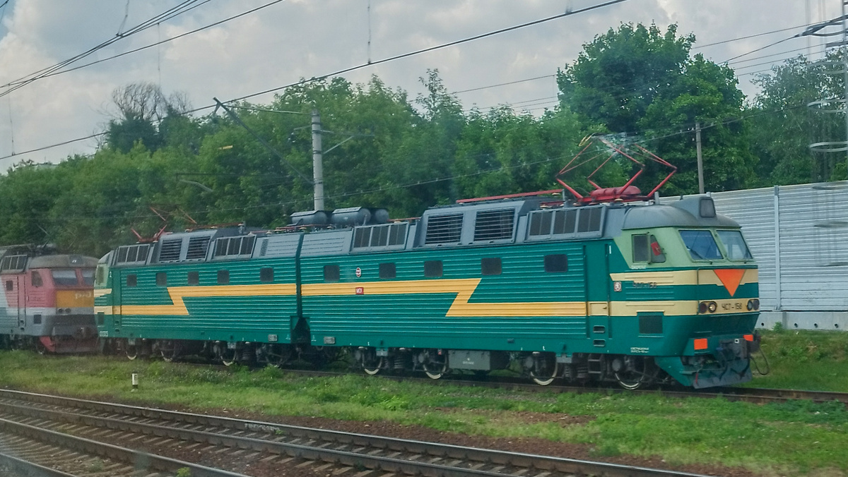 Электровоз ЧС7-156 на тупиковом пути станции Кусково. 