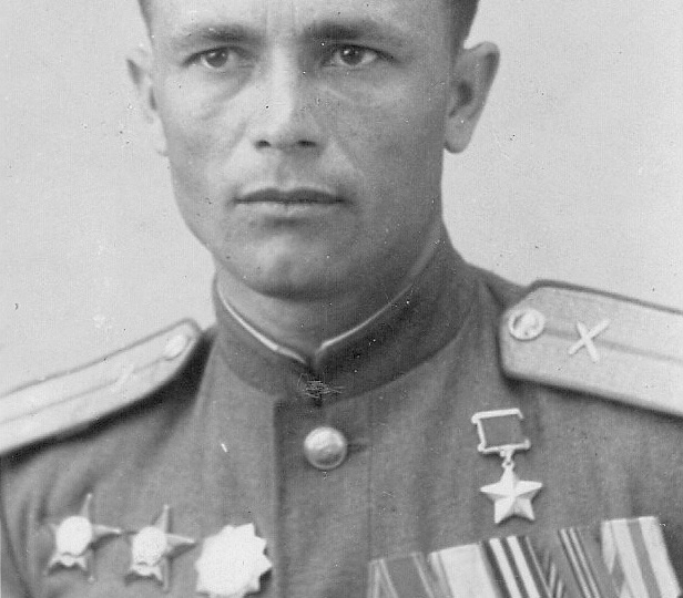 «Батя» — так называли его артиллеристы, хотя ему было чуть за двадцать: что сделал лейтенант Мазур в Берлине 27 апреля 1945-го