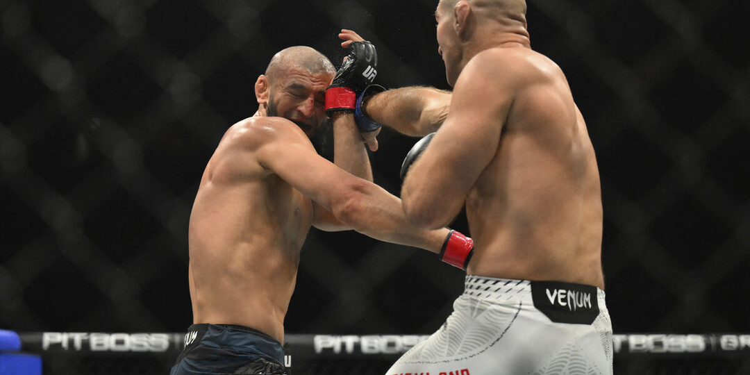 Экс-чемпион UFC Чимаев отказался признать поражение в бою со Стриклендом