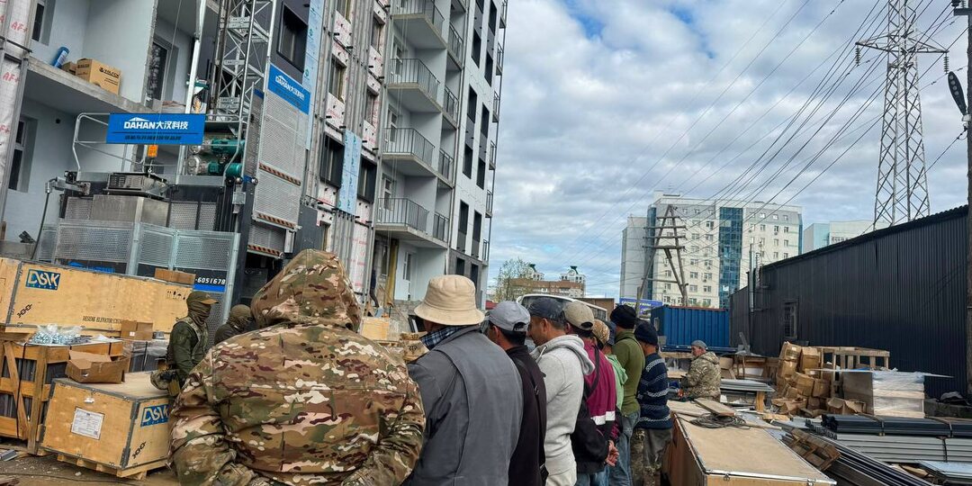 🚨 В Якутске на стройке выявили мигрантов, нарушивших условия патента
