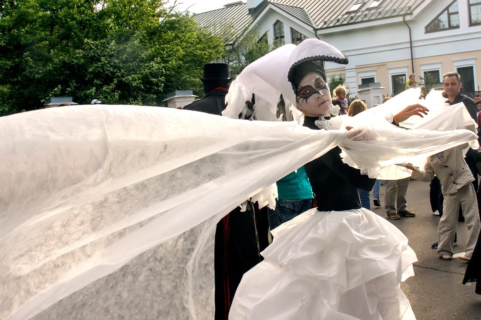    . Елена ВАХРУШЕВА