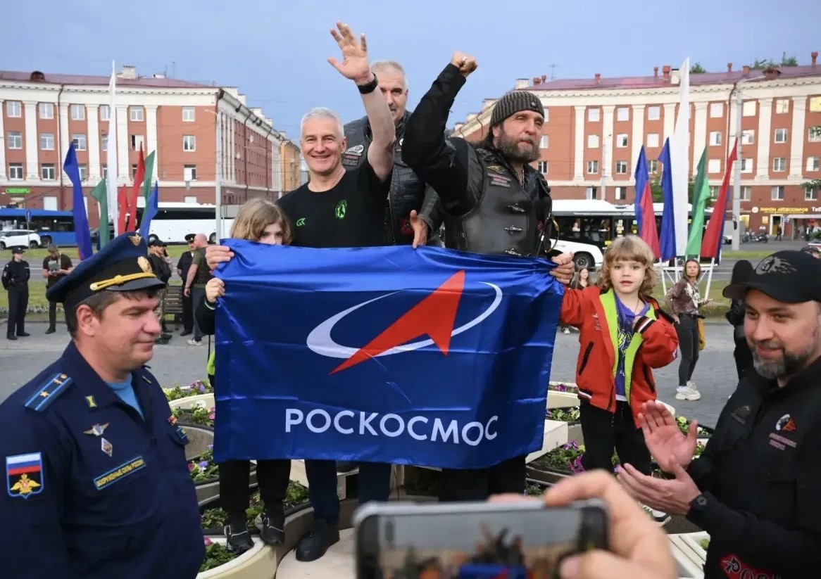    В День России в Петрозаводске установили ракету-капсулу с землей из Звездного городка© Правительство Карелии