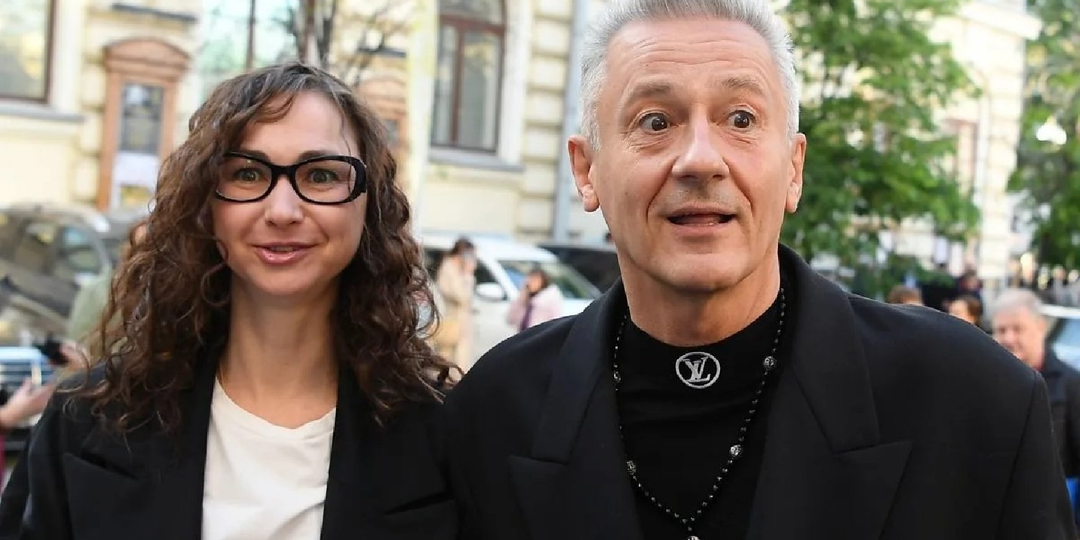 Ни работы, ни детей: почему брак Олега Меньшикова с молодой женой считают формальным