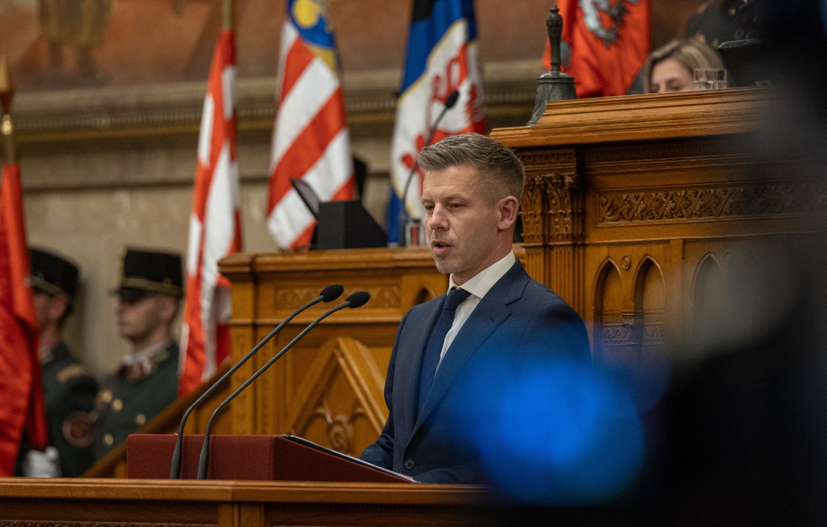    Премьер-министр Венгрии Петер Мадьяр  Janos Kummer/Getty Images