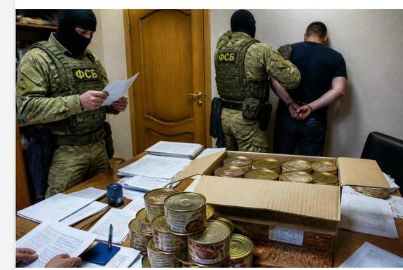 «Сознательно травили армию»: в России начались аресты за липовую тушенку для бойцов СВО