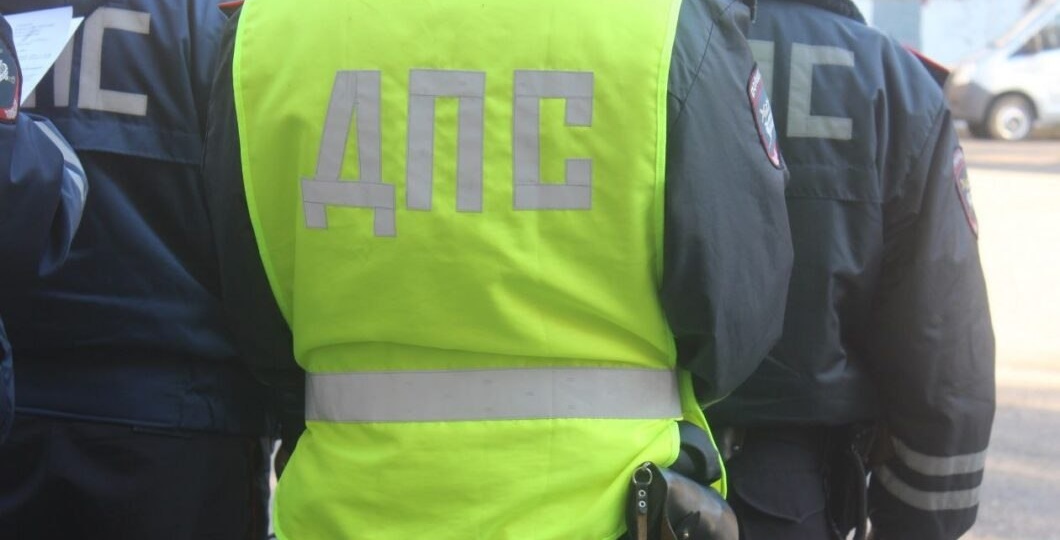 🚨 В Олекминском районе водитель погиб после падения УАЗа с обрыва в реку