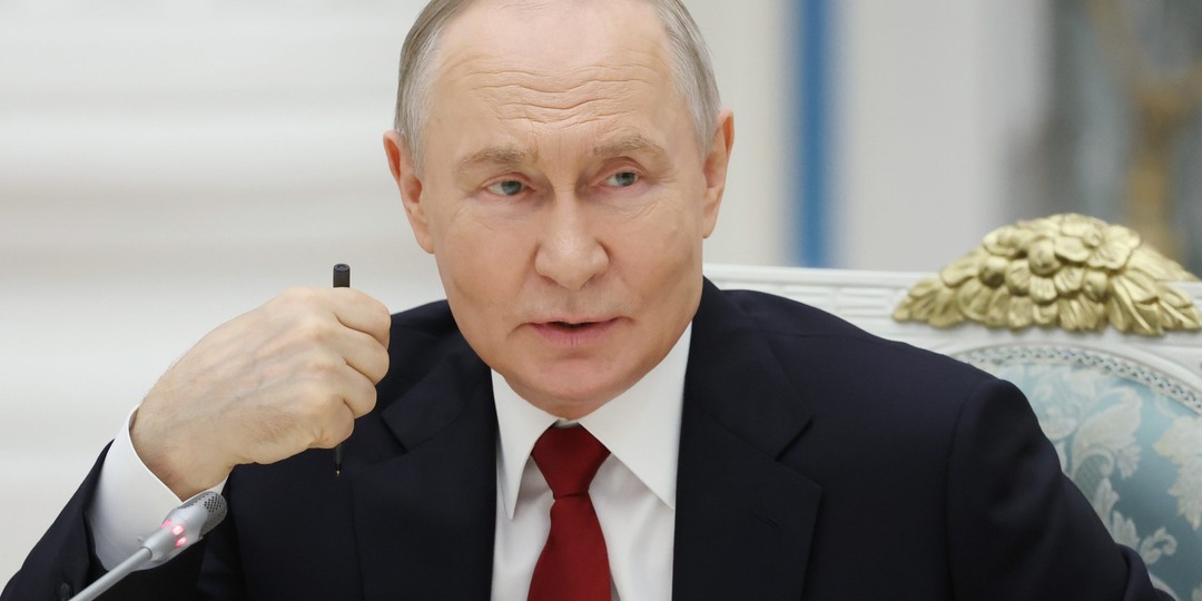Владимир Путин провел совещание по развитию новых регионов