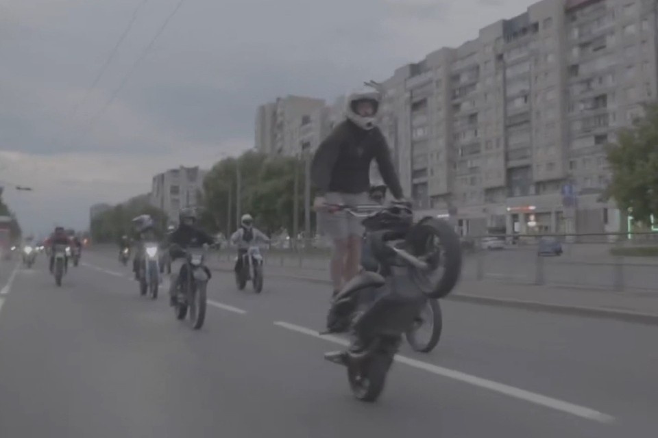    14 подростков доставили в полицию в Петербурге за опасную сходку на питбайках. Фото: ГУ МВД России по СПб и Ло
