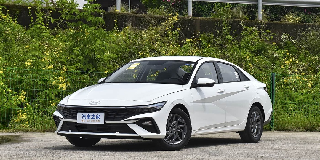 Hyundai Elantra 2026 вышел в продажу в Китае по цене от 100 тыс. юаней (1,1 млн рублей)