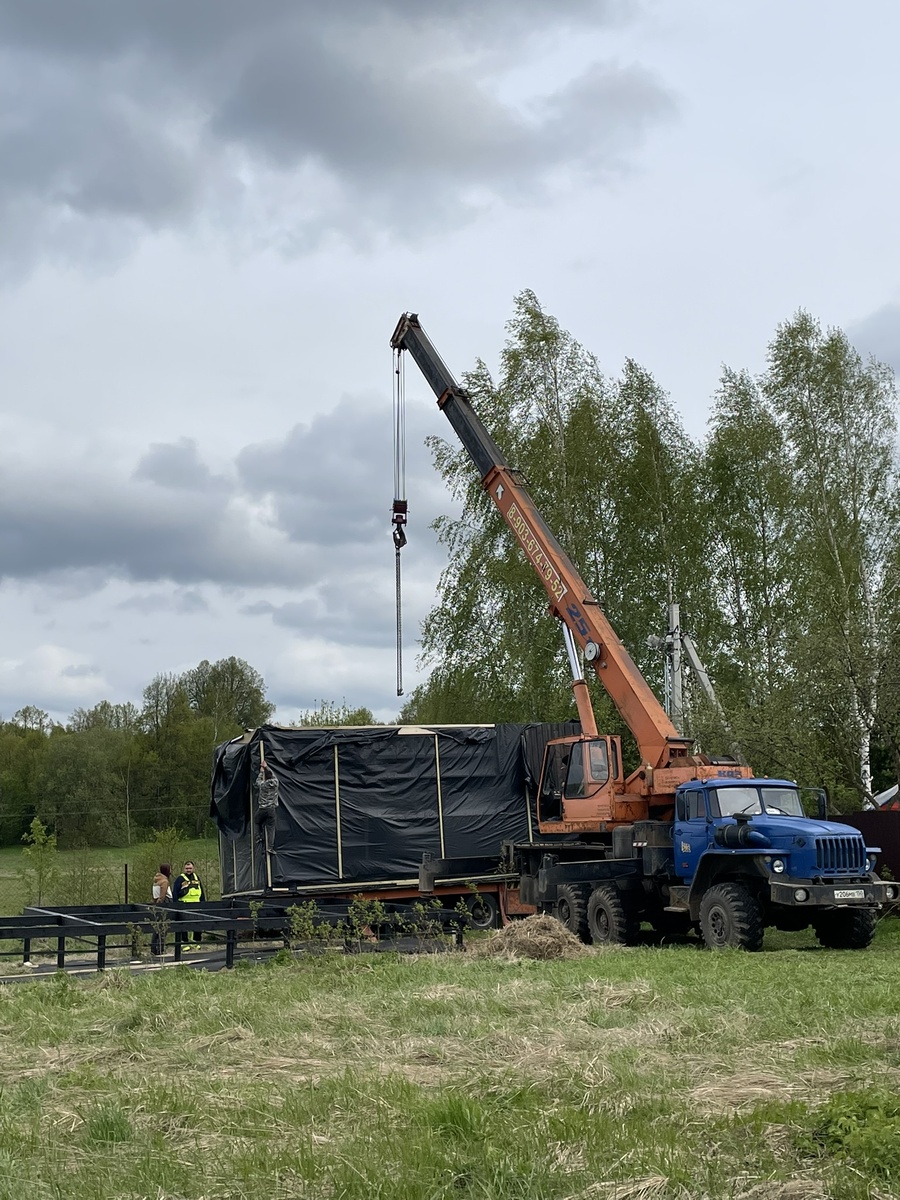 Начало мая, 2024 год - хиппи-домик почти готов и приехал на место!