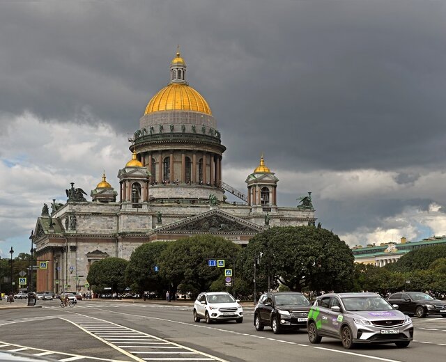МЧС предупредило петербуржцев об «опасной погоде» 14 июня: ожидаются ливни и грозы