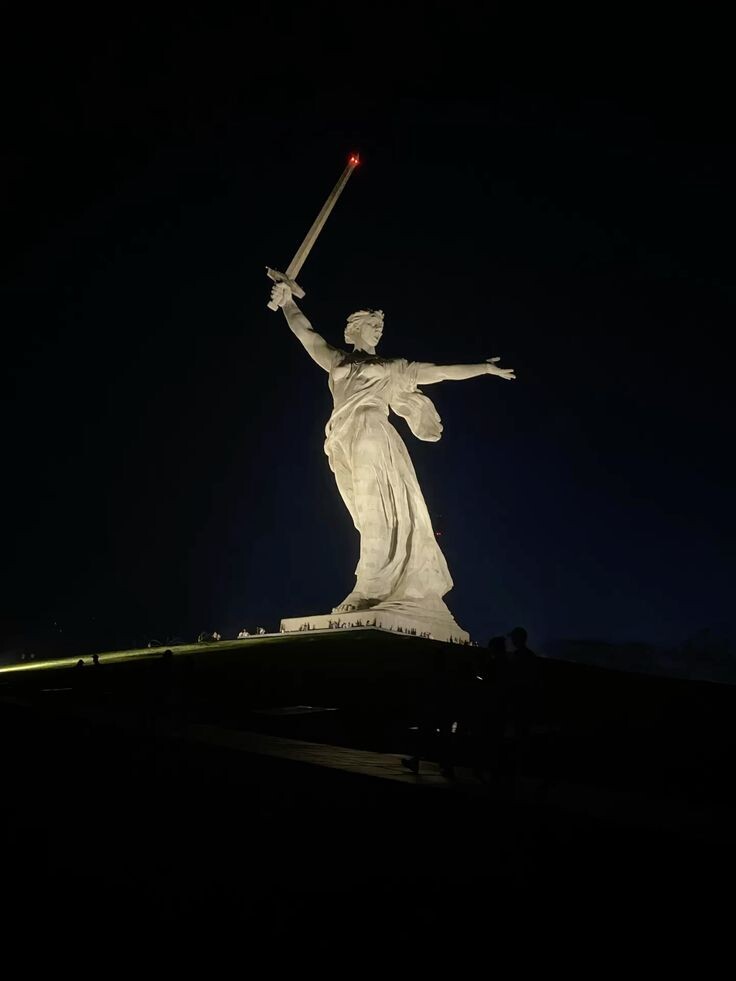 СТАЛИНГРАД (Волгоград) ночью. Первое знакомство, первые впечатления. Мамаев Курган + главный монумент «Родина-мать зовёт!»